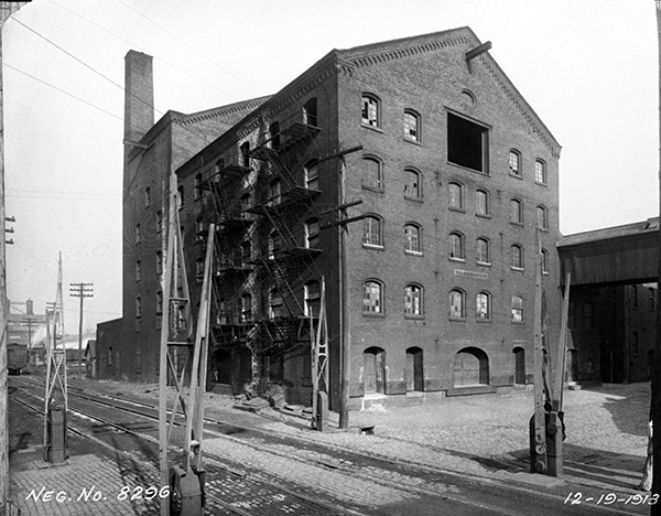 This image has an empty alt attribute; its file name is SUGAR-WAREHOUSE-7092-DELAWARE-AVE-AND-REED-1913.jpg